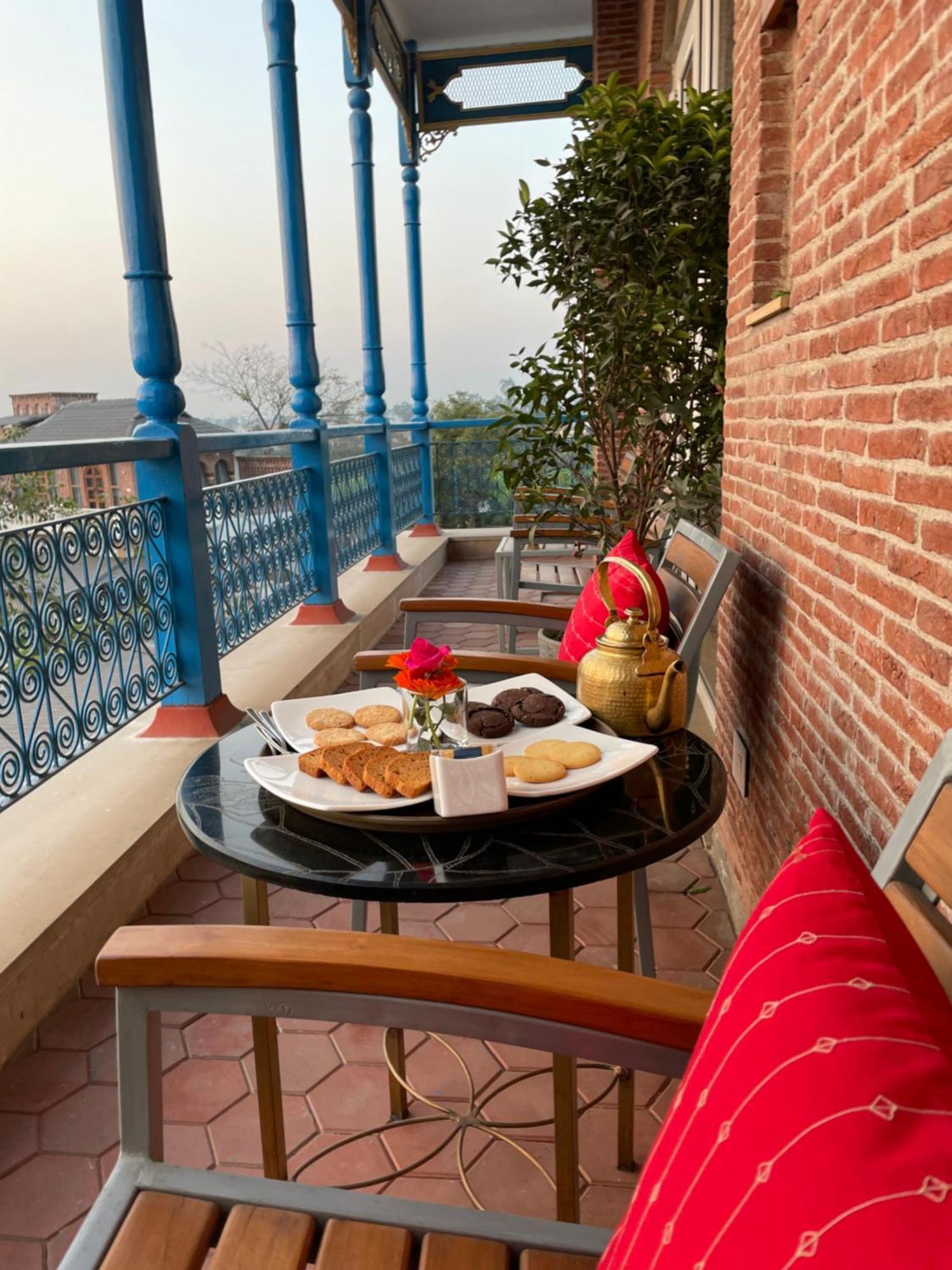 Namaste Dwaar - The Gateway To Rural India Hotel Khatauli Bagian luar foto